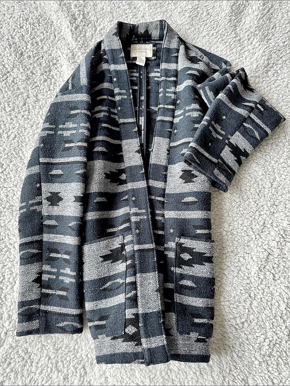 Forever 21 Geometric Cardigan in Gray & Black Size Small